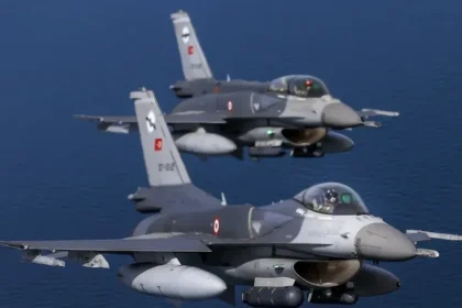 Νέα ένταση στο Αιγαίο με 17 παραβάσεις και παραβιάσεις από εννέα τουρκικά αεροσκάφη